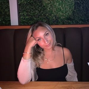 Meet your Posher, Christina